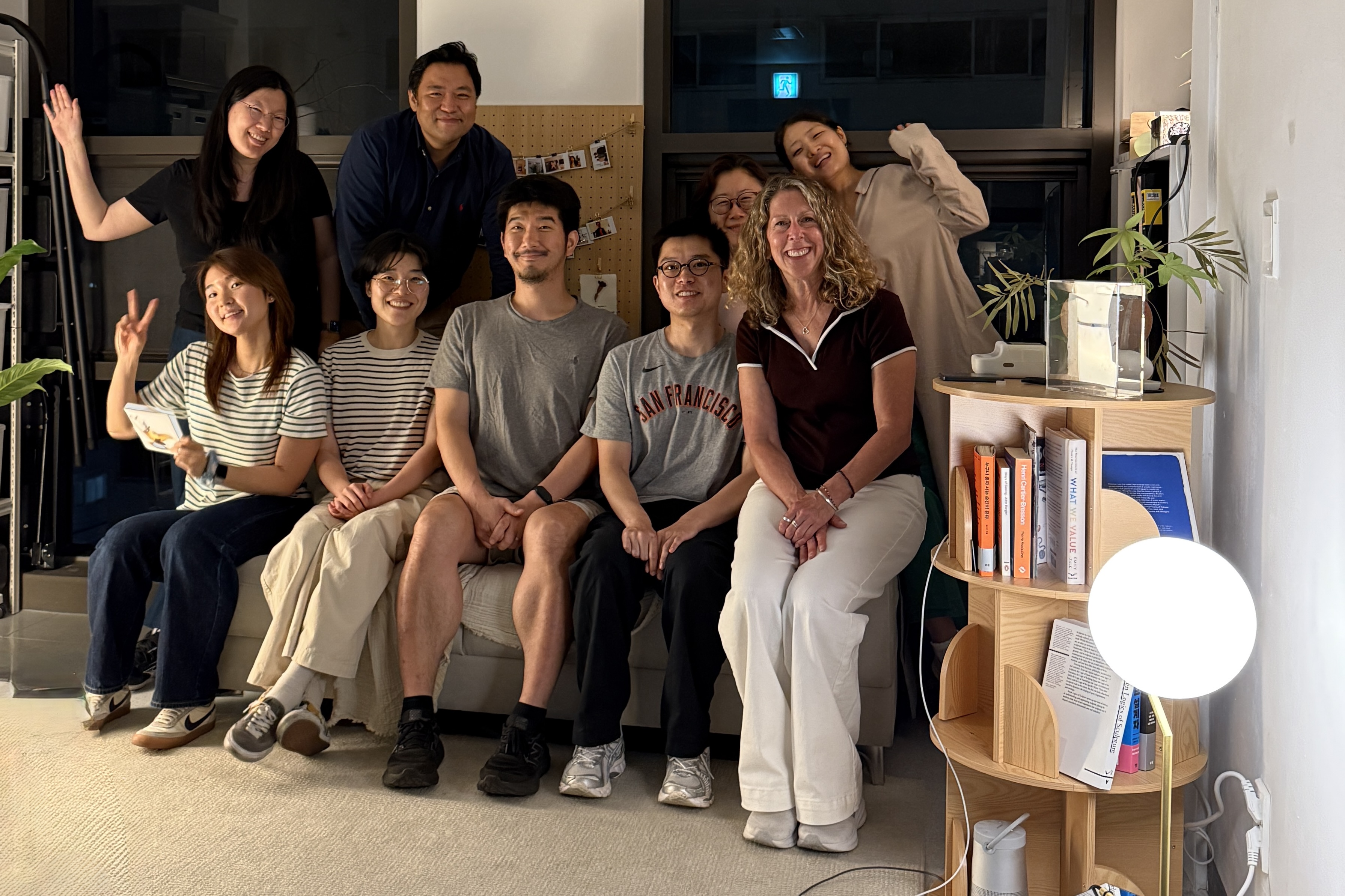 Group photo — Caroline Zwicker with all participants after the session