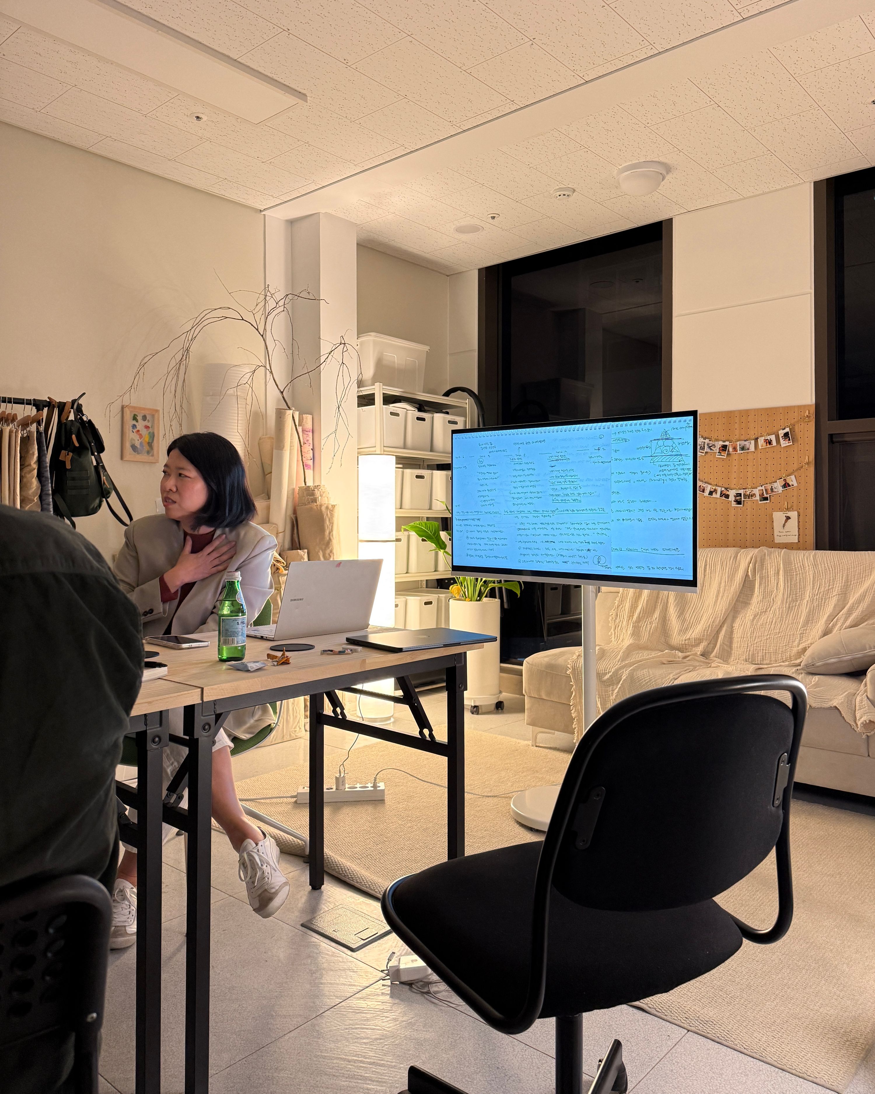 Na Iee Kim presenting at the studio
