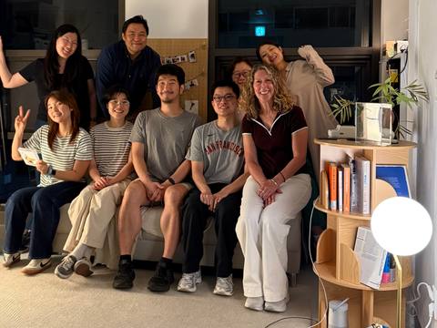 세션 후 Caroline Zwicker와 전체 참가자 단체 사진