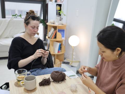 Megan Lucille and participant knitting together at Material Memory Studio, Seoul