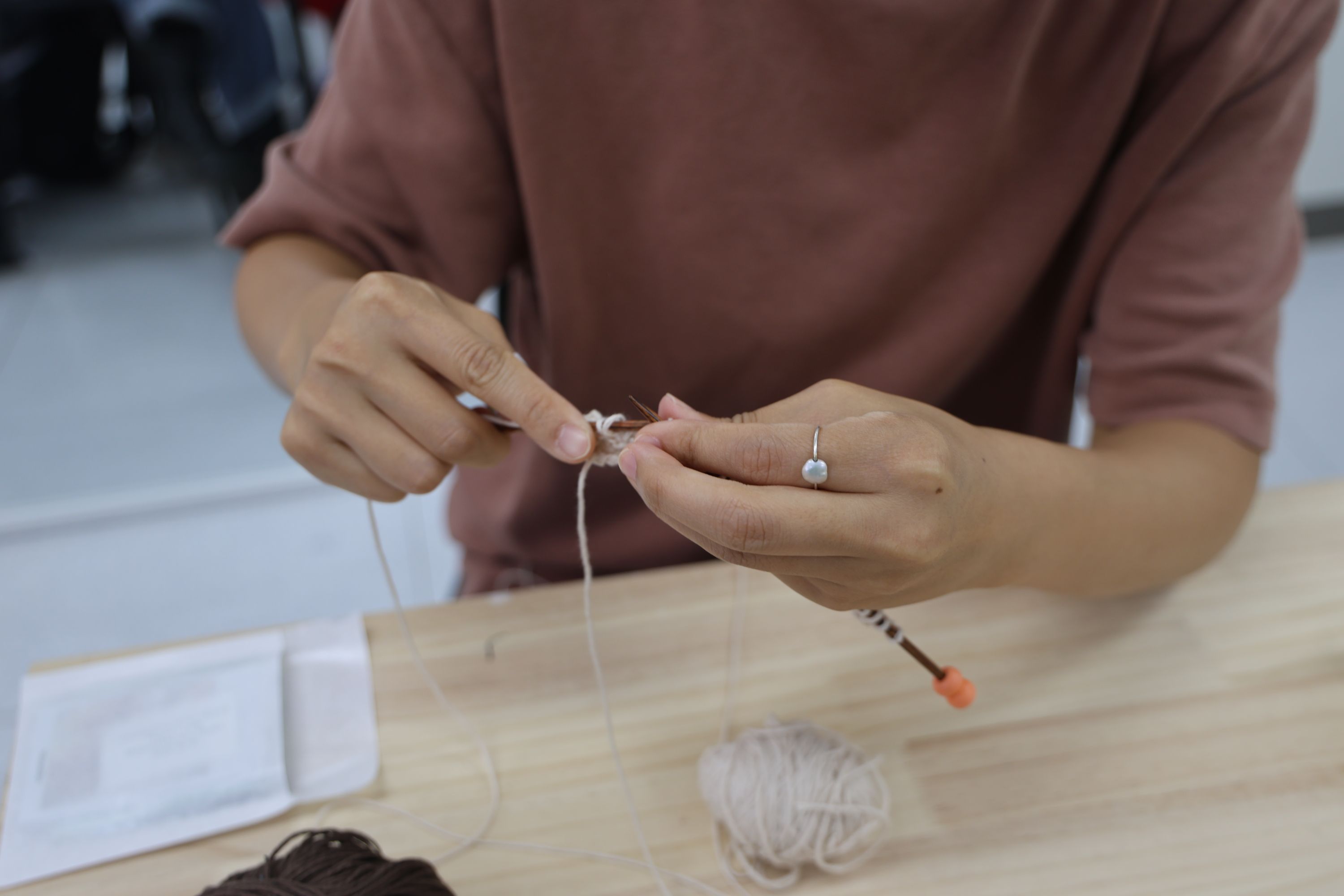 Participant casting on stitches during the workshop