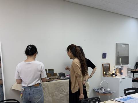 Participants looking over the materials table — Material Lab × AI Archiving, July 15, 2026